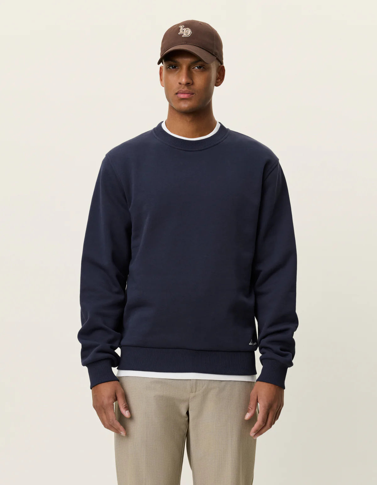 Les Deux miesten collegepaita Coffee Ben Artist Sweatshirt, tummansininen