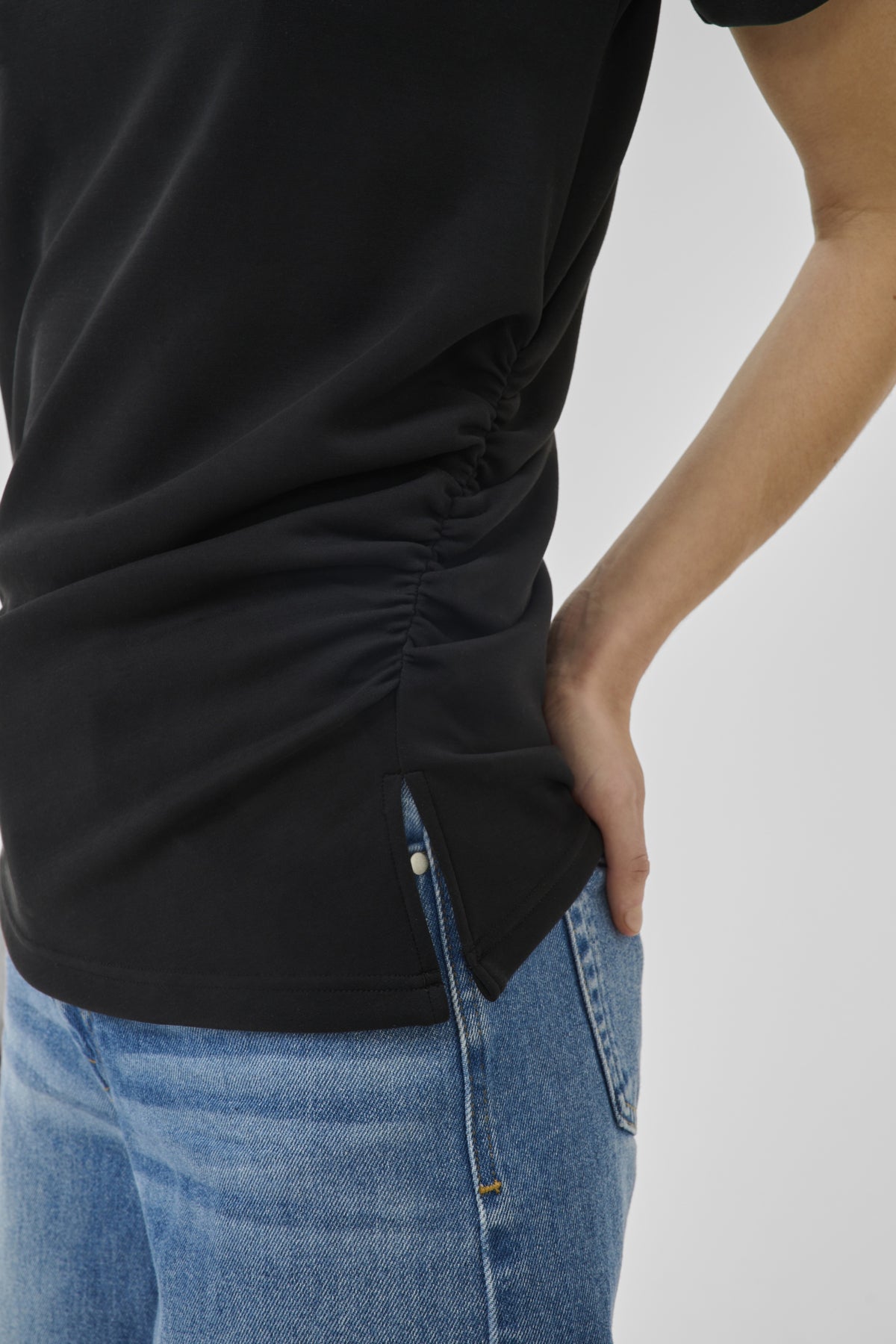 My Essential Wardrobe naisten t-paita MWHelle Asymmetric Tee, musta