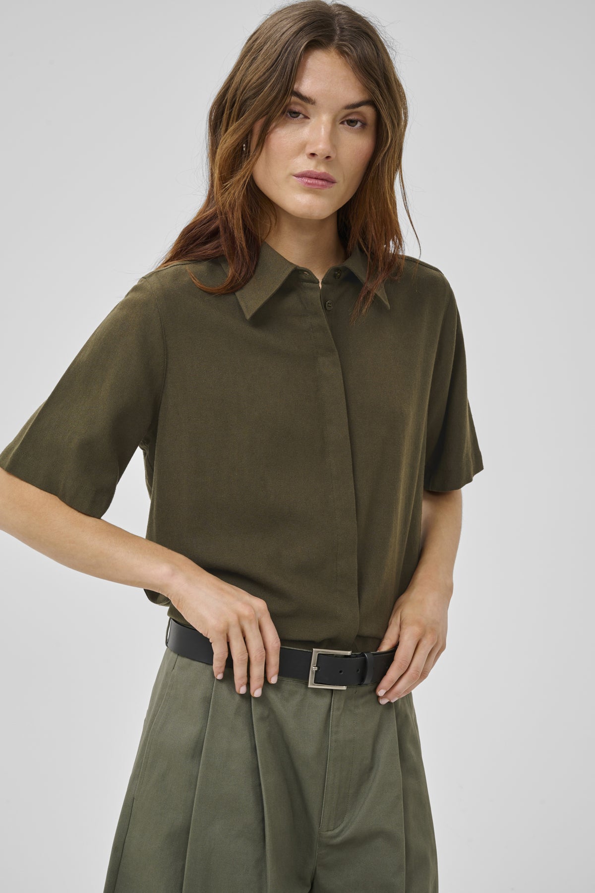 My Essential Wardrobe naisten paitapusero The Boxy Shirt, tummanvihreä