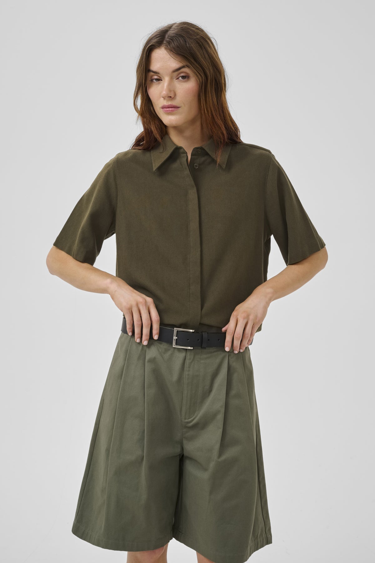 My Essential Wardrobe naisten paitapusero The Boxy Shirt, tummanvihreä