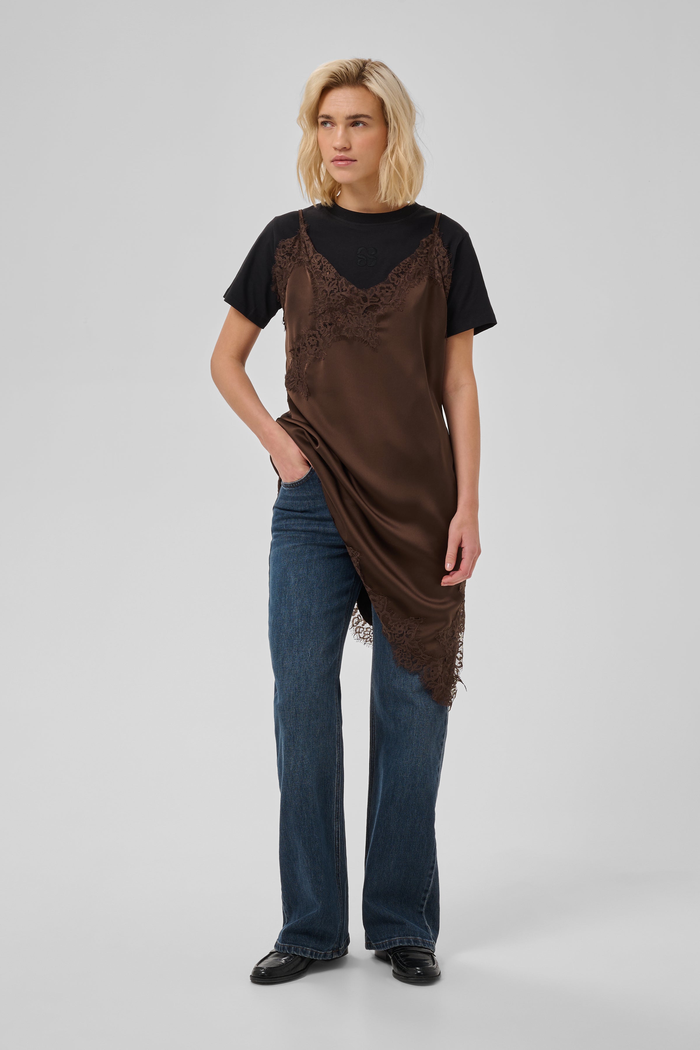 My Essential Wardrobe naisten mekko Brenda Lace, tummanruskea