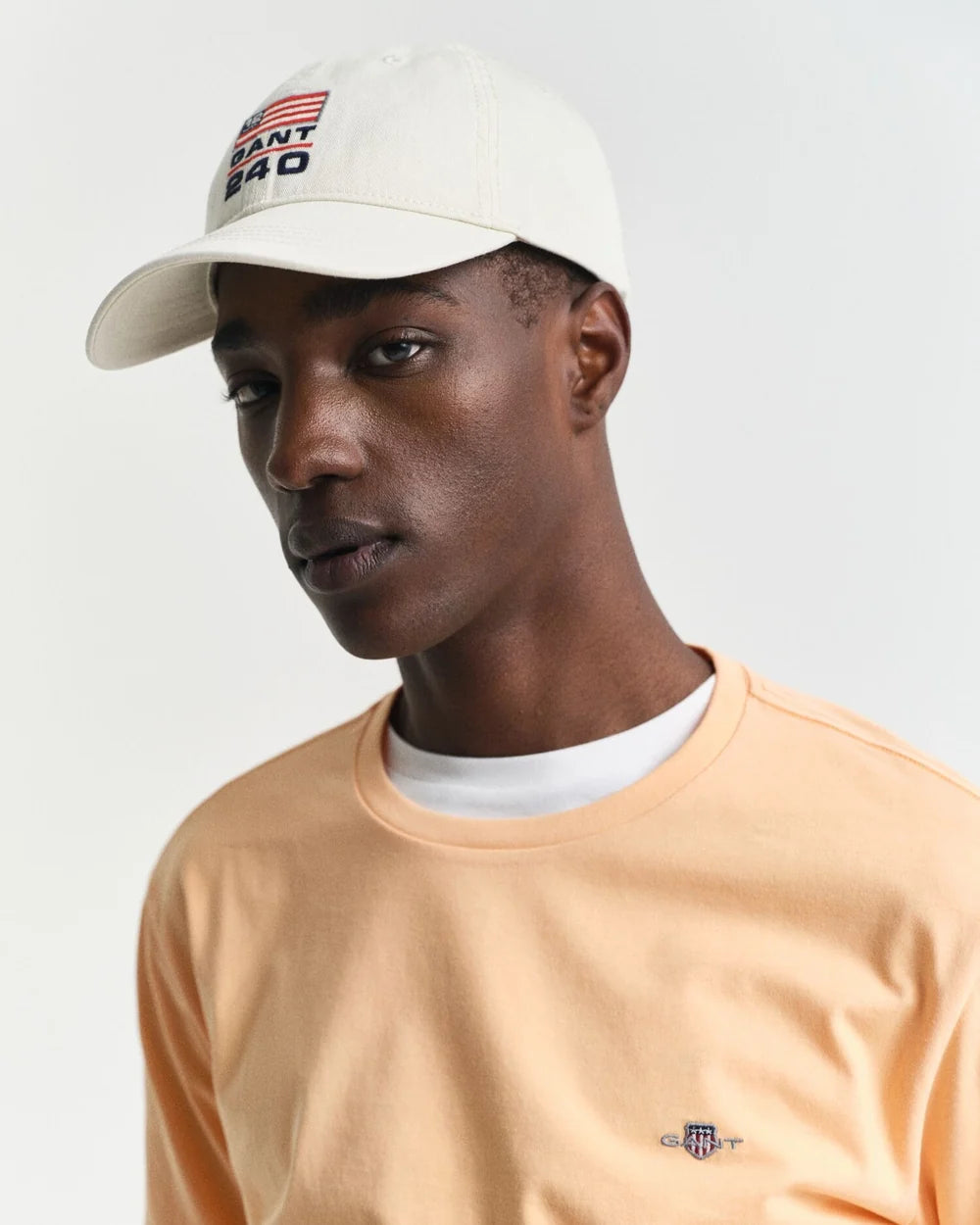 Gant miesten t-paita Reg Shield SS T-Shirt, Persikka