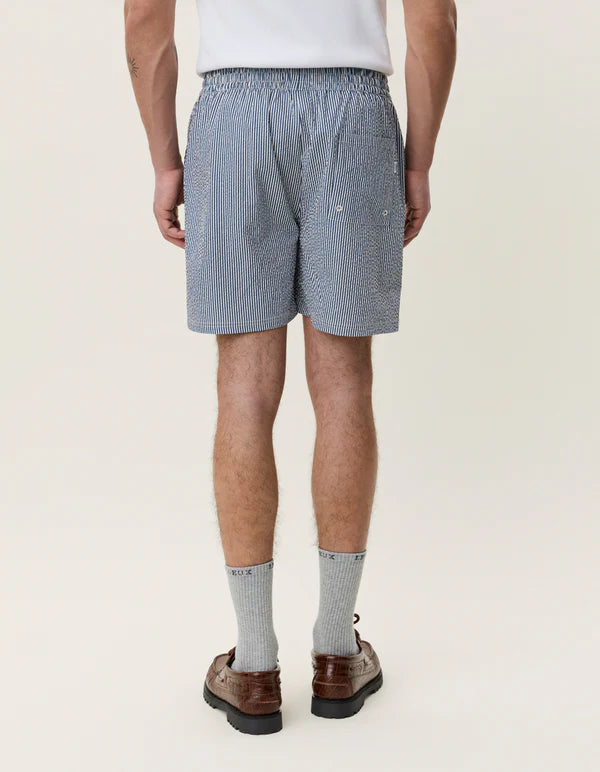 Les Deux miesten shortsit Ryder Striped Shorts, raidallinen sininen