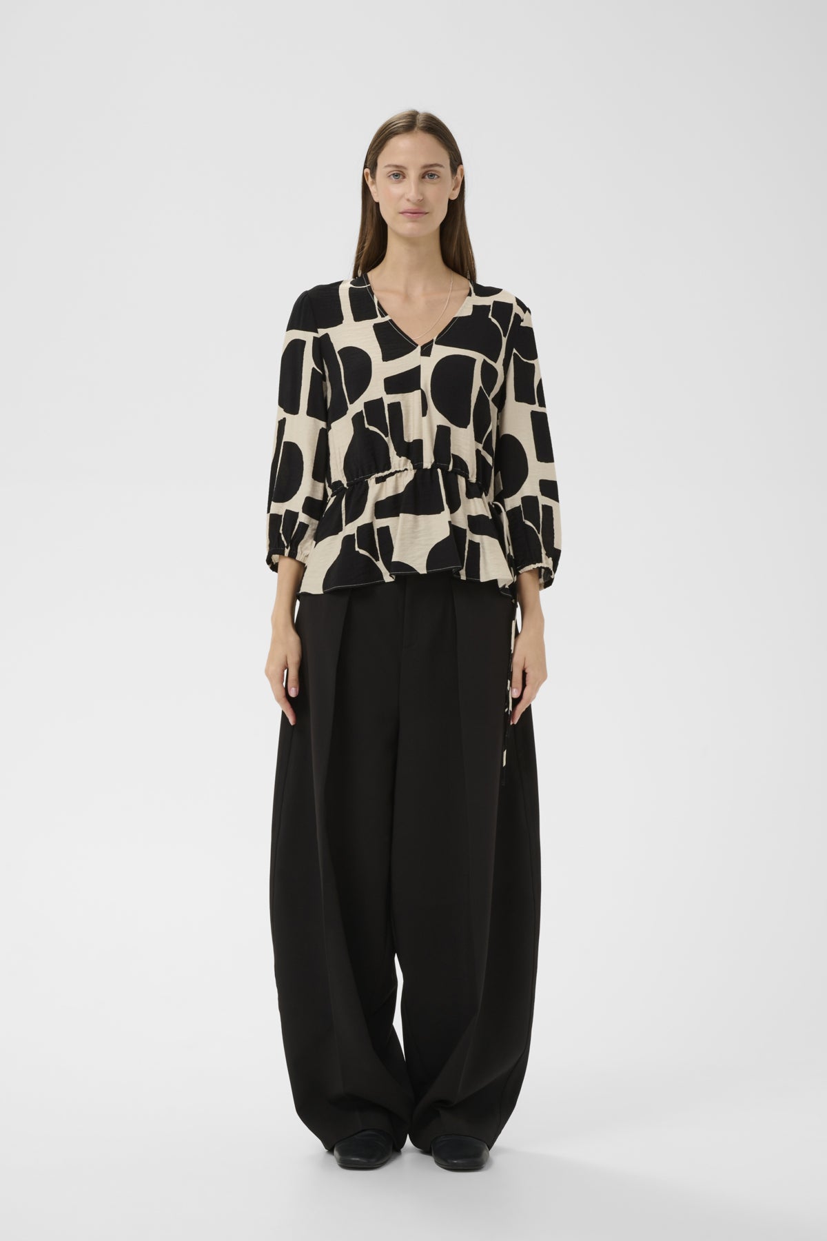 Inwear naisten pusero LYNNIW V-Neck, musta kuosillinen