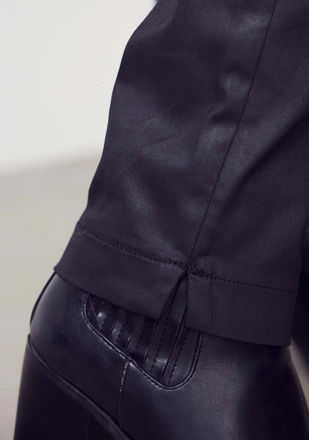 ISAY COATED PANT MUSTA