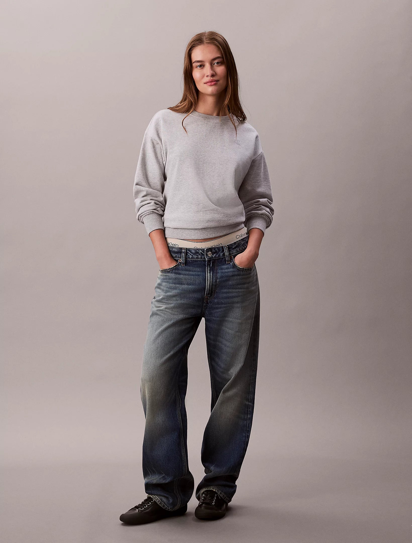 Calvin Klein Jeans naisten collegepaidat LS Archive Logo French Terry, harmaa