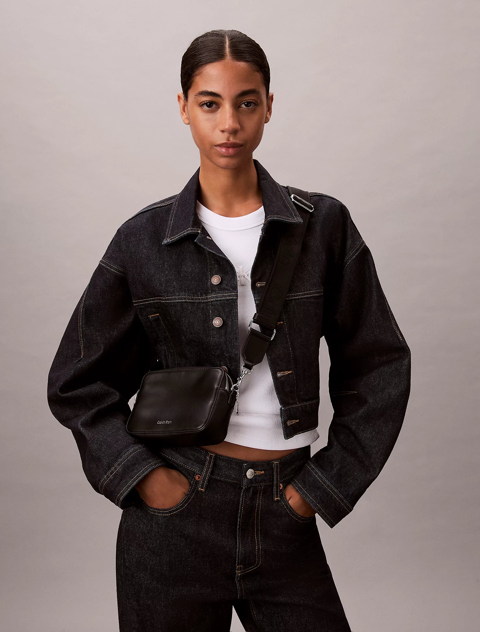 Calvin Klein Accessories naisten laukku Webbing Double Strap Camera Bag, musta