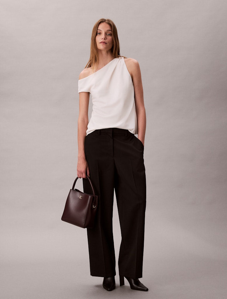 Calvin Klein Accessories laukku CK BUCKET WITH STRAP, viininpunainen