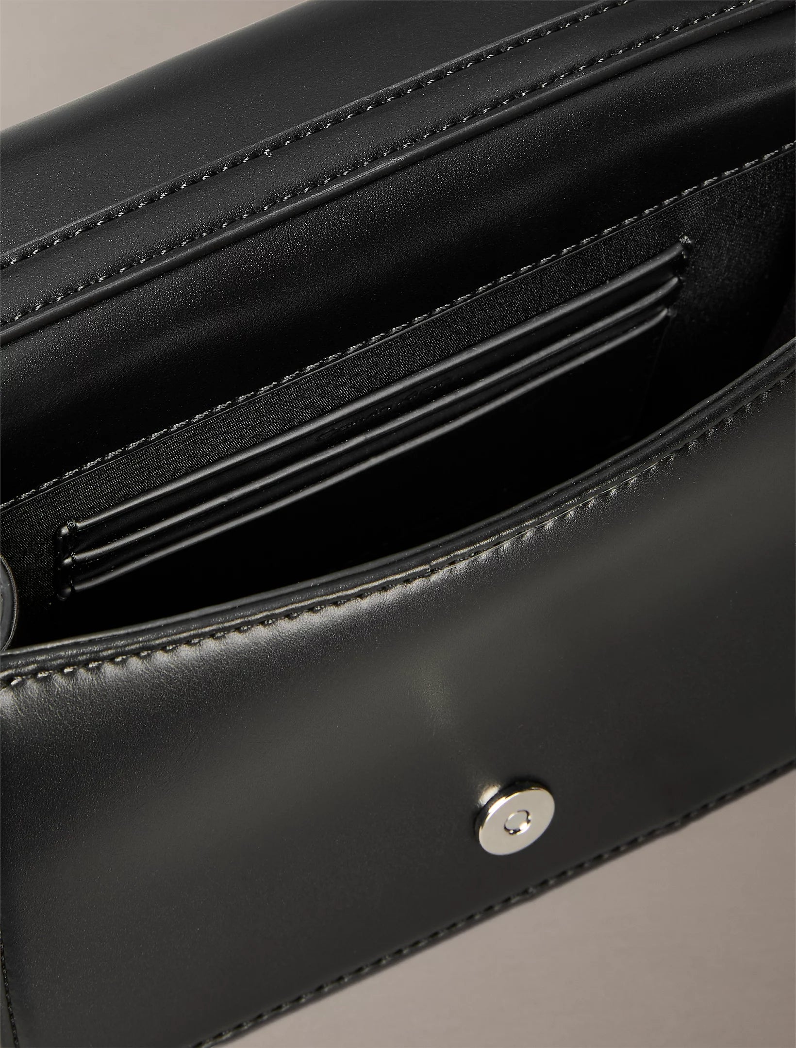 Calvin Klein Accessories naisten laukku QUILTED MINI CHAIN BAG, musta