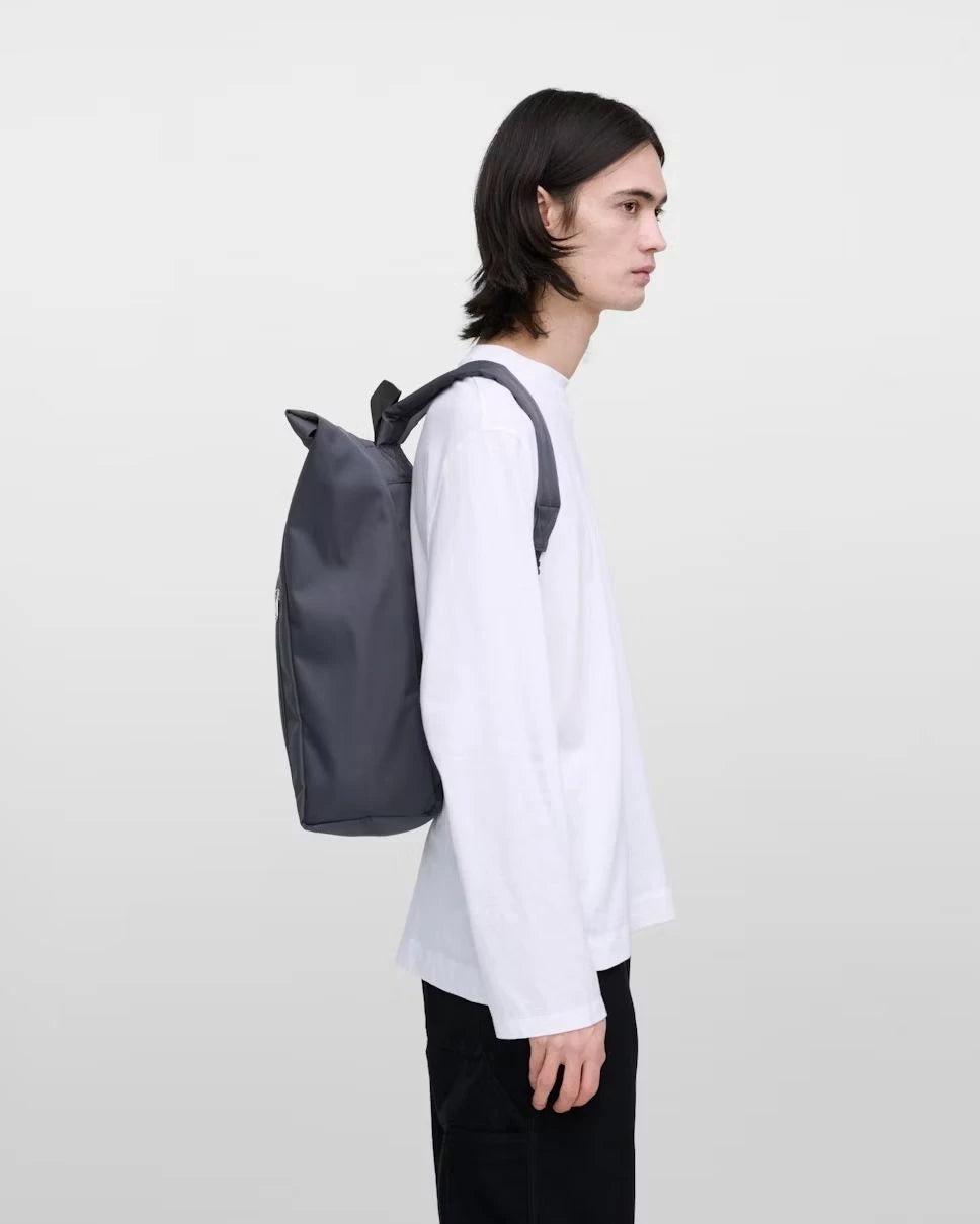 GROUND Rolltop Backpack L TUMMANHARMAA