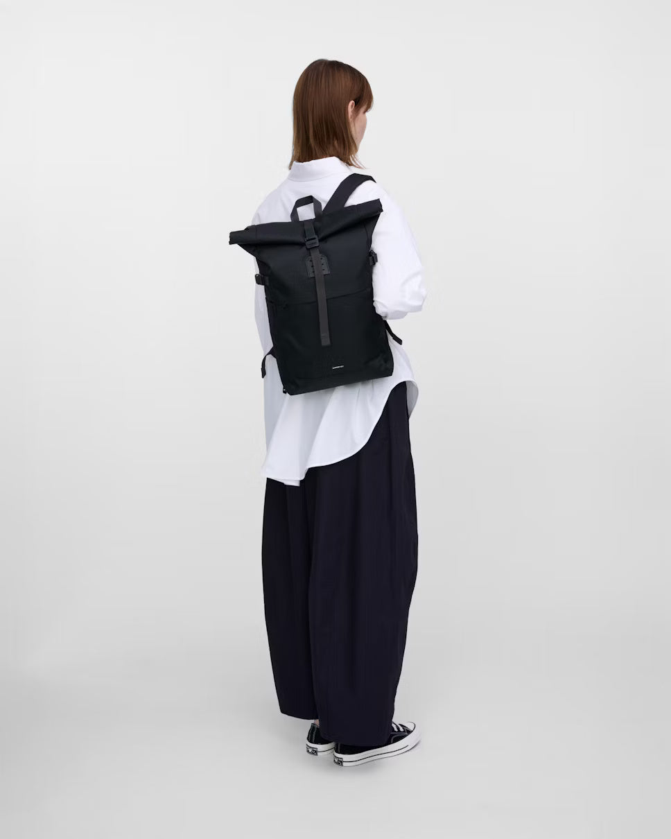 Sandqvist reppu, ICON ROLLTOP BACKPACK M Musta