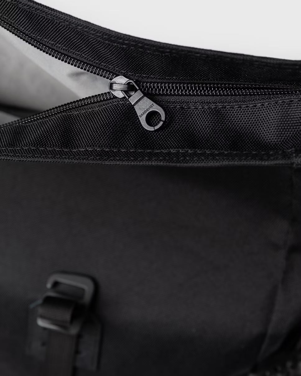 Sandqvist reppu, ICON ROLLTOP BACKPACK M Musta