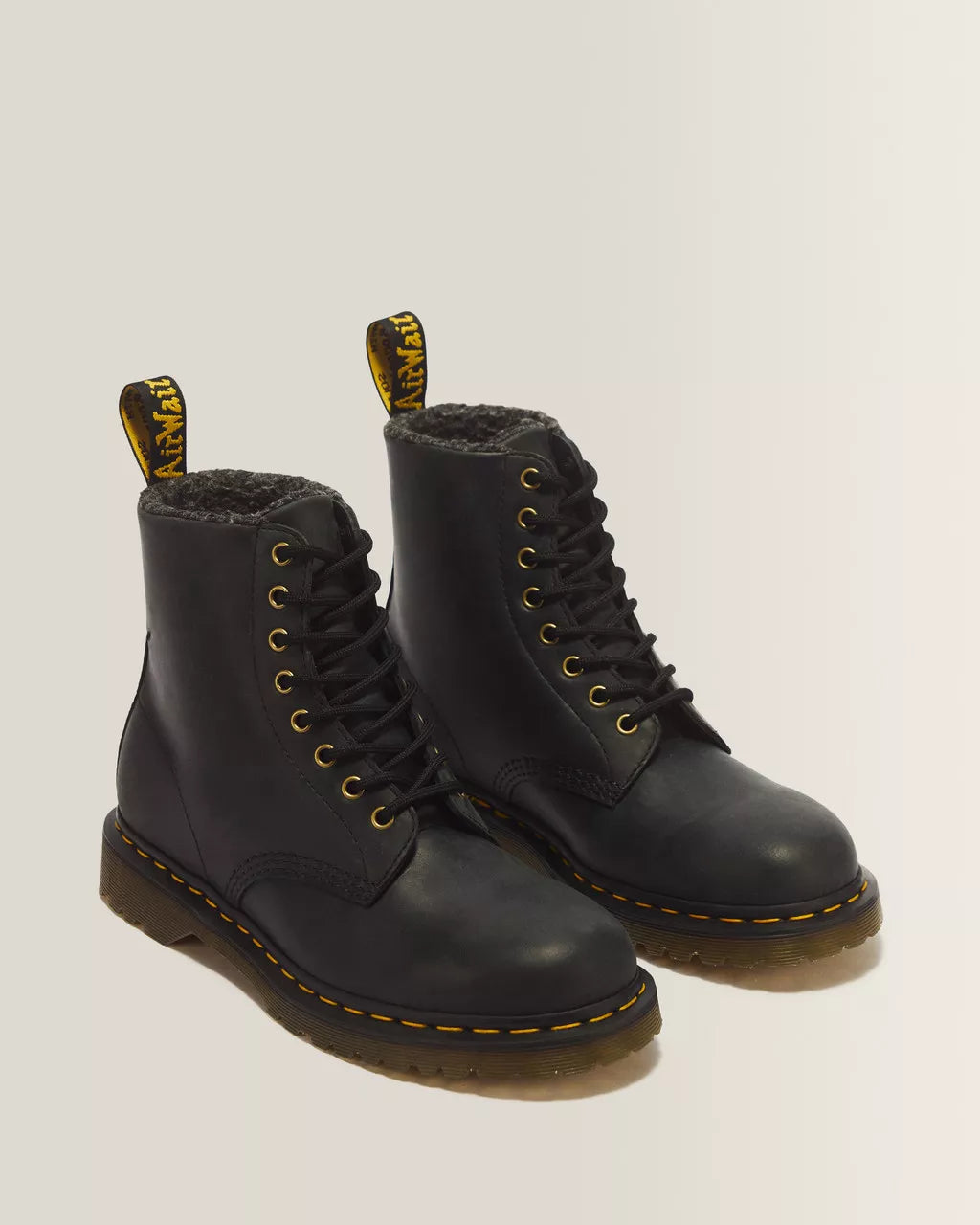 Dr. Martens miesten maiharit 1460 Faux Fur Lined Crazy Horse Leather Boots, musta
