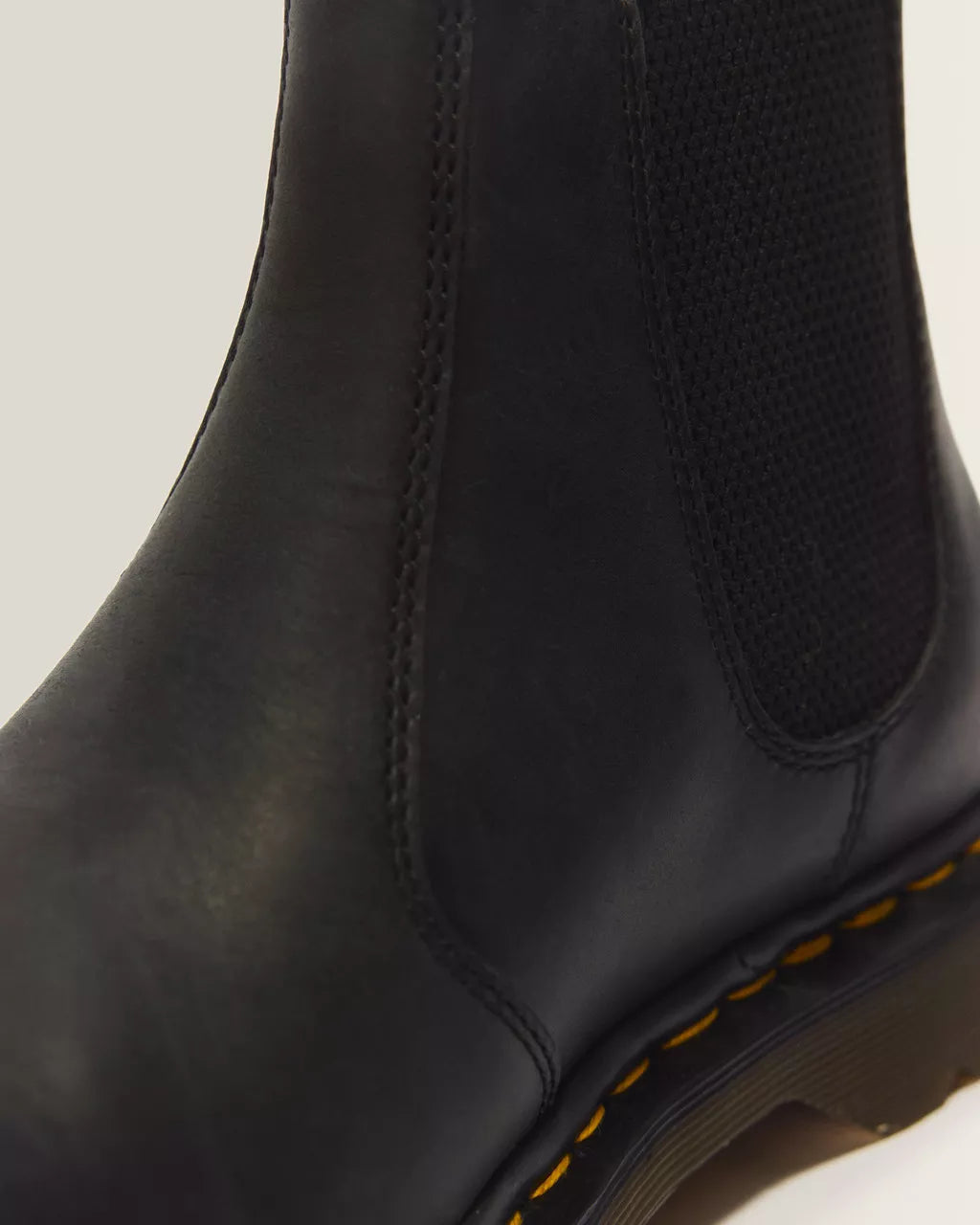 Dr. Martens miesten nilkkurit 2976 Faux Fur Lined Grizzly Leather Chelsea, musta