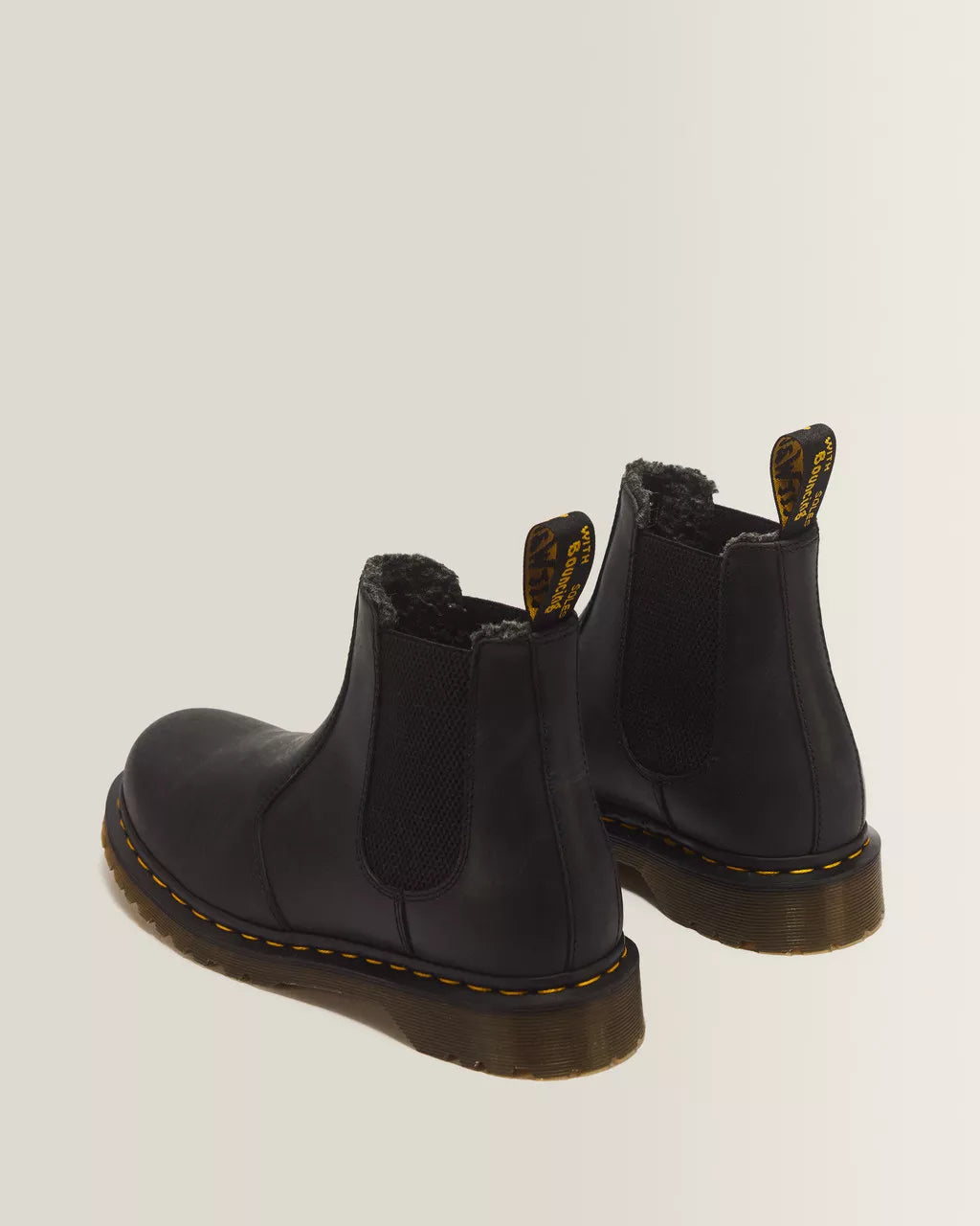 Dr. Martens miesten nilkkurit 2976 Faux Fur Lined Grizzly Leather Chelsea, musta