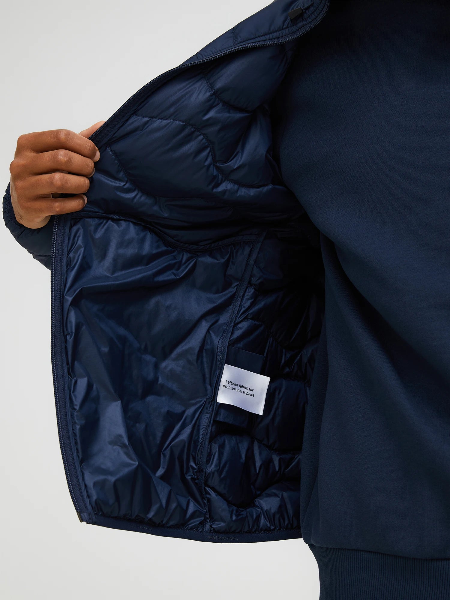 Peak Performance Miesten Kevytuntuvatakki, M HELIUM DOWN HOOD JACKET Tummansininen