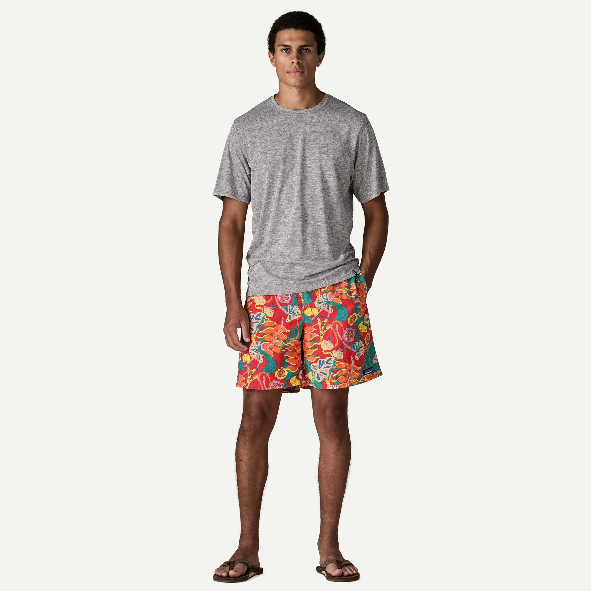 Patagonia miesten shortsit M's Baggies Longs - 7 in., monivärinen kuosi, rento leikkaus ja kirkas, värikäs abstrakti kuviointi, mukava ja kevyt materiaali.