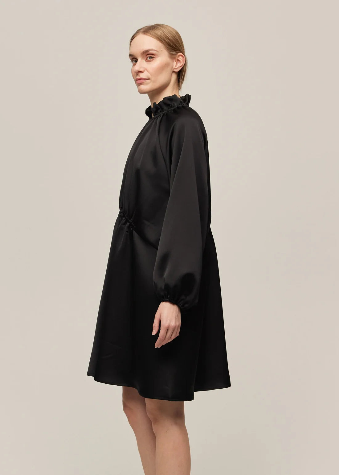 Gauhar naisten mekko, ADIRA DRESS MUSTA
