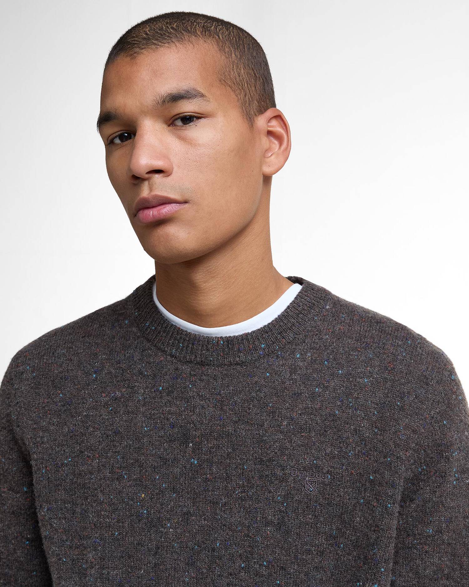 Barbour Miesten Neulepusero Tainsbury Crew Neck Sweater tummanruskea