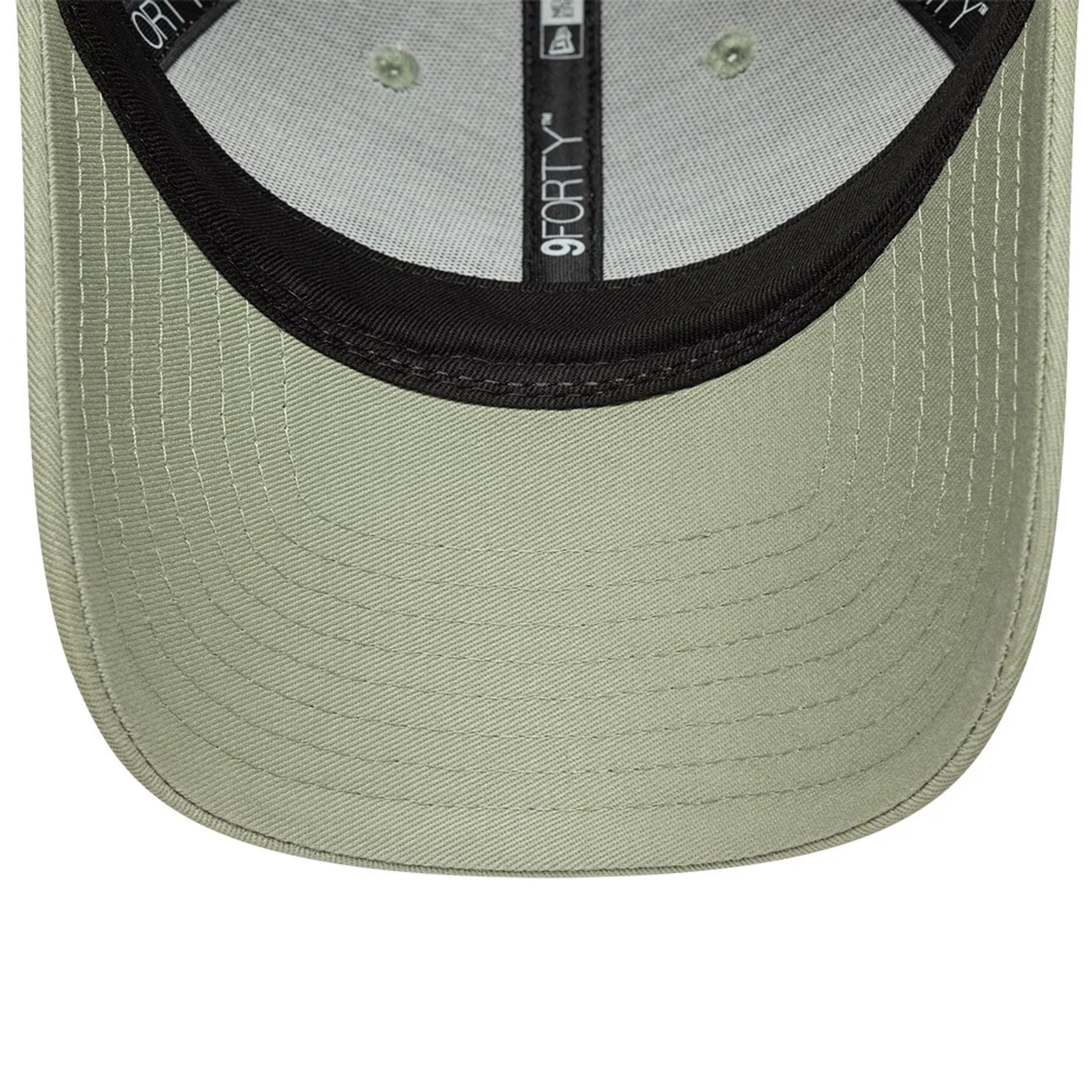 New Era naisten lippis Female Beaded 9Forty, vedenvihreä, jossa säädettävä takakappale, klassinen lippa ja hengittävä materiaali mukavuuteen ja kestävyyteen arjessa.