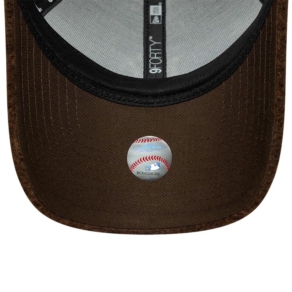 New Era miesten lippis Winter Borg 9Forty NY, tummanruskea