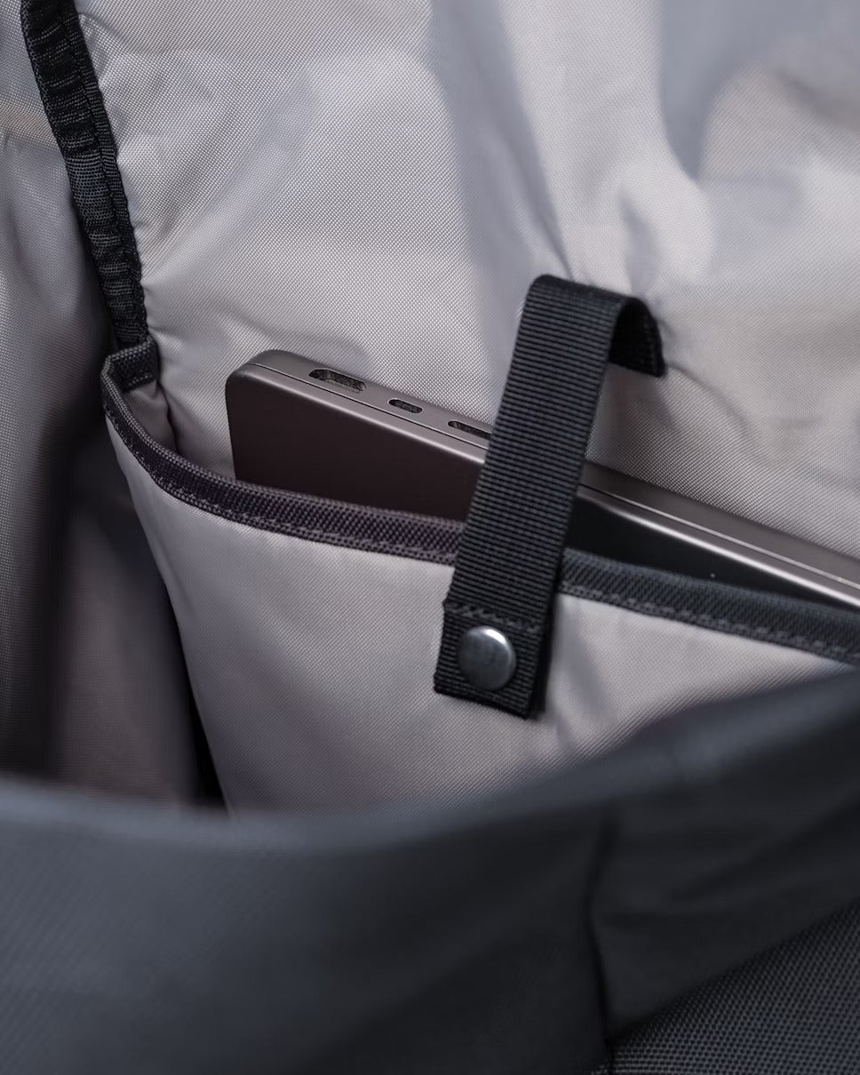GROUND Rolltop Backpack L TUMMANSININEN