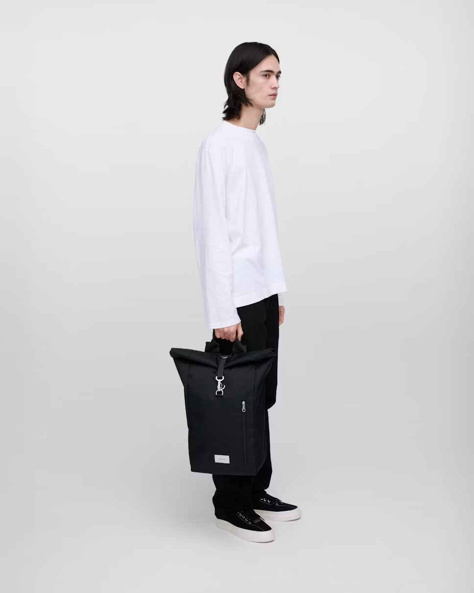Sandqvist reppu, GROUND ROLLTOP BACKPACK L Musta