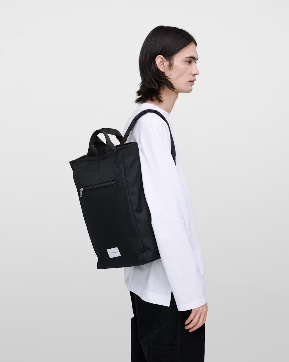 Sandqvist reppu, GROUND 2-WAY BAG Musta
