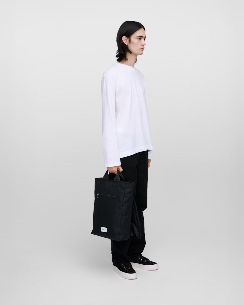 Sandqvist reppu, GROUND 2-WAY BAG Musta