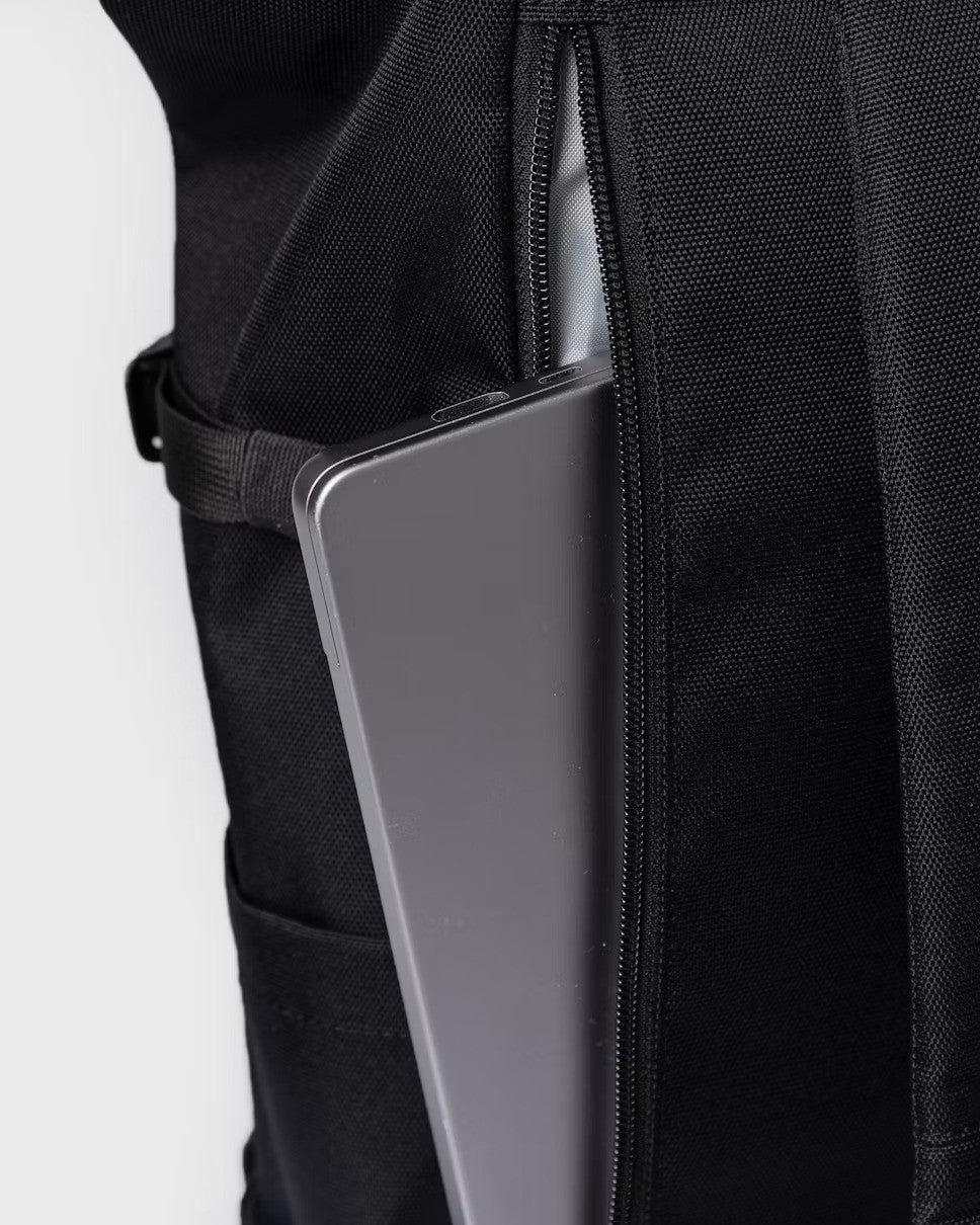 Sandqvist reppu, ICON ROLLTOP BACKPACK L Musta