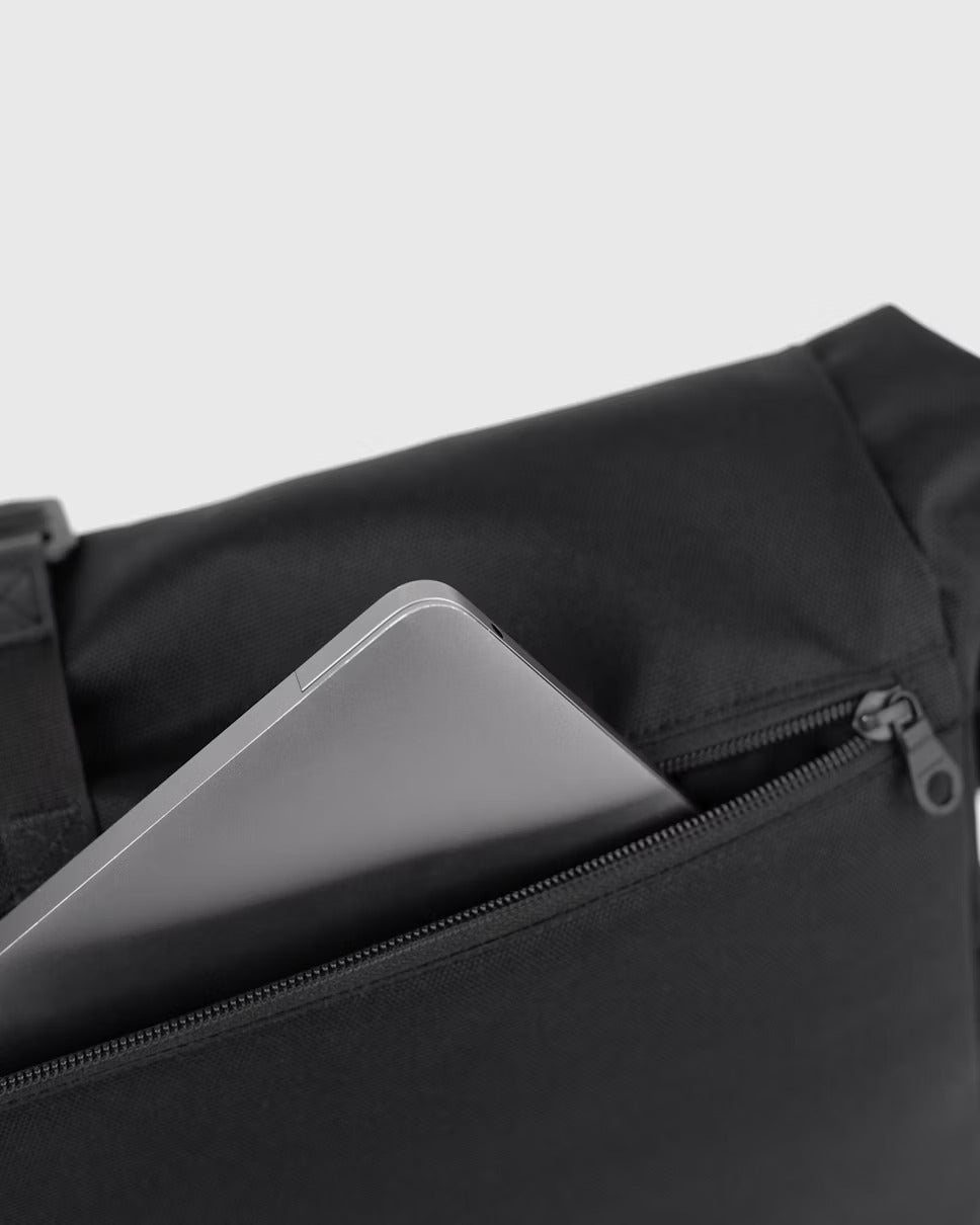 Sandqvist laukku, ICON MESSENGER BAG Musta