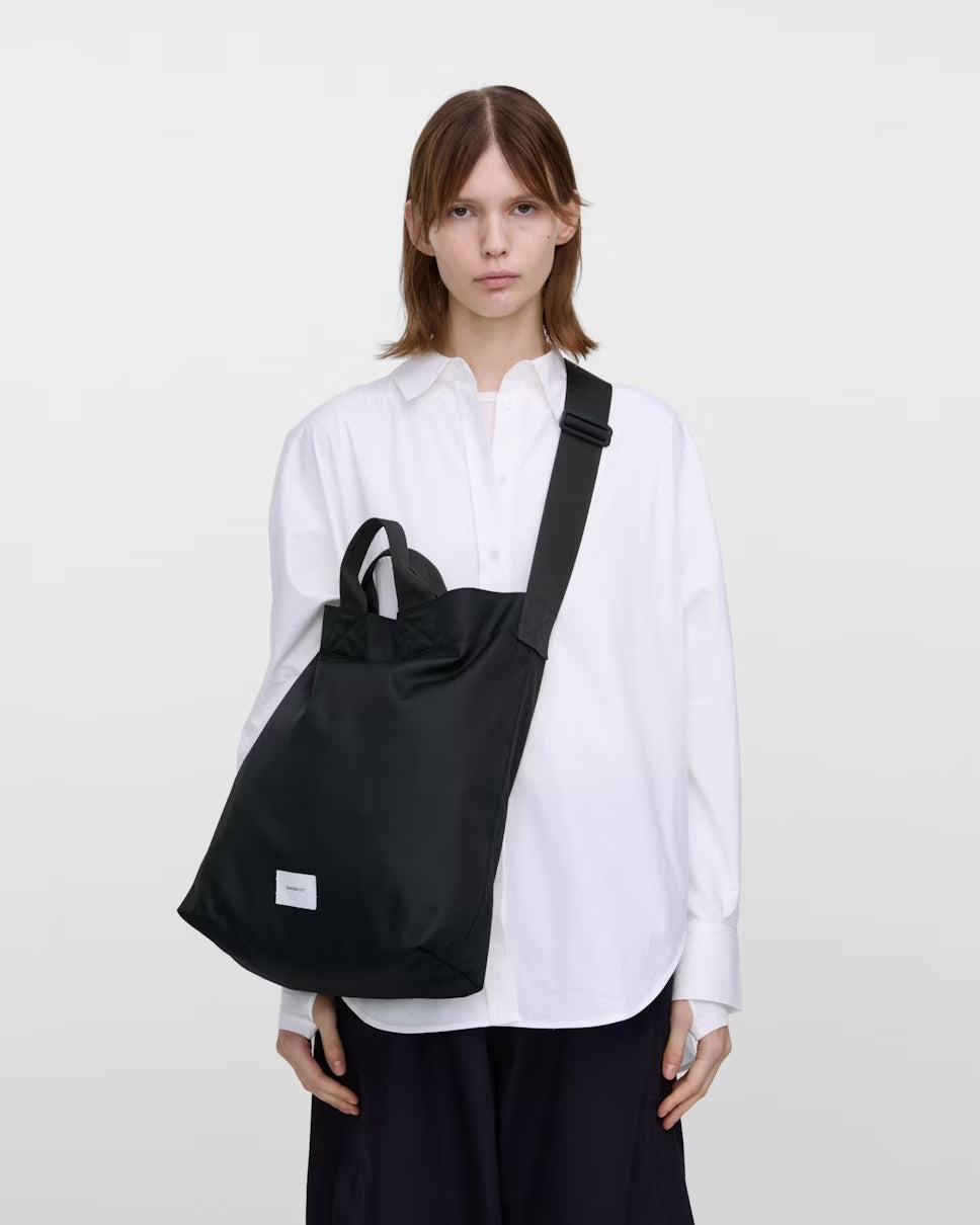 Sandqvist laukku, GROUND SHOPPER BAG Musta