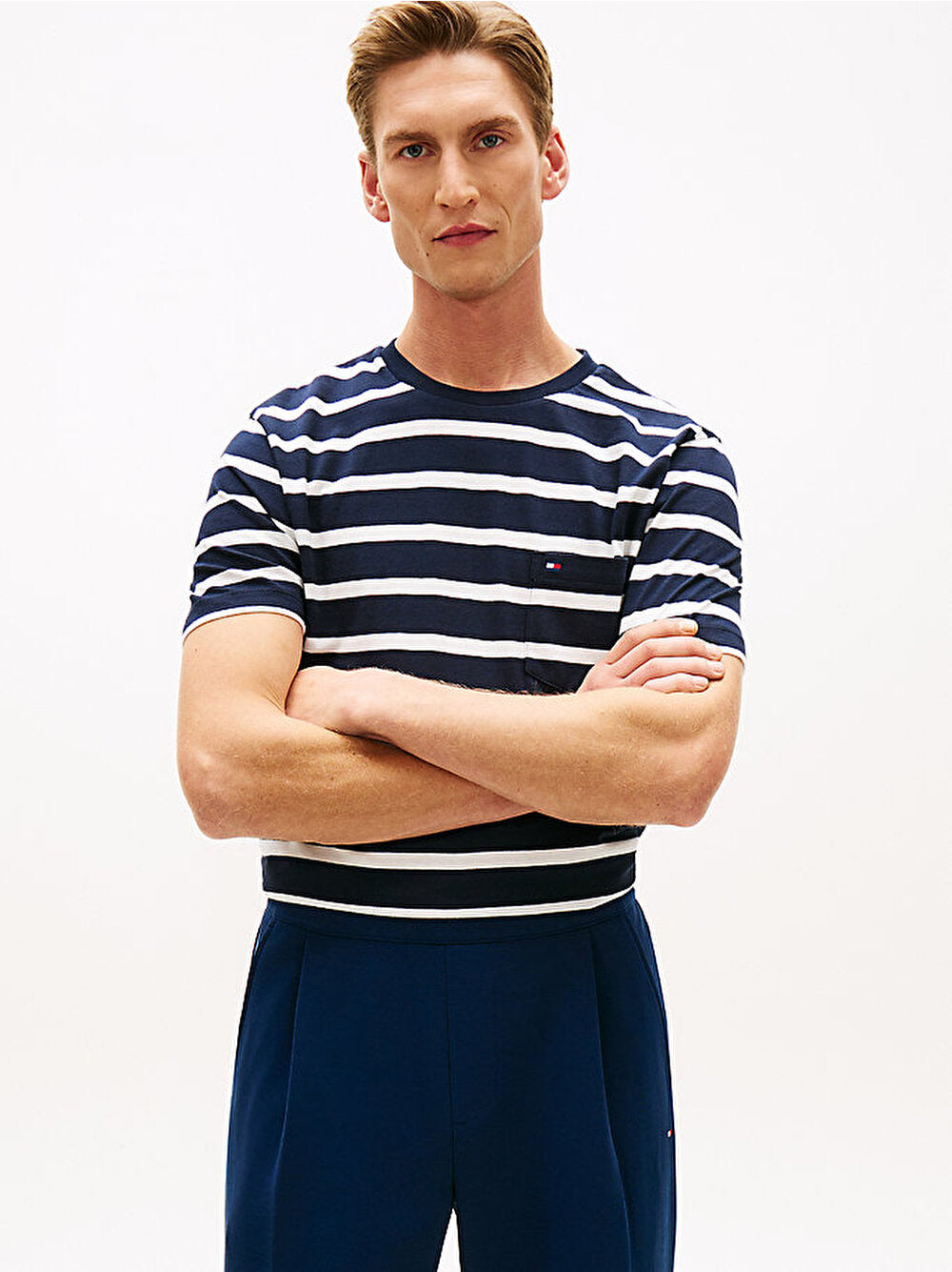 Tommy Hilfiger miesten t-paita Essential Regular Fit Stripe Pocket Tee, raidallinen sininen