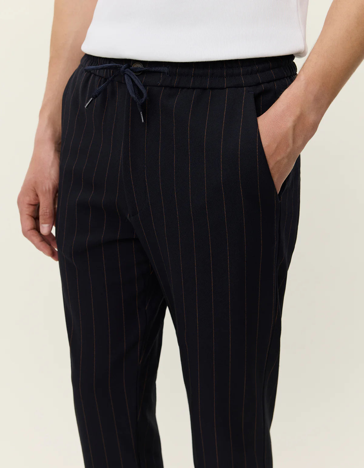 Les Deux miesten housut COMO TAPERED PINSTRIPED PANTS, tummansininen