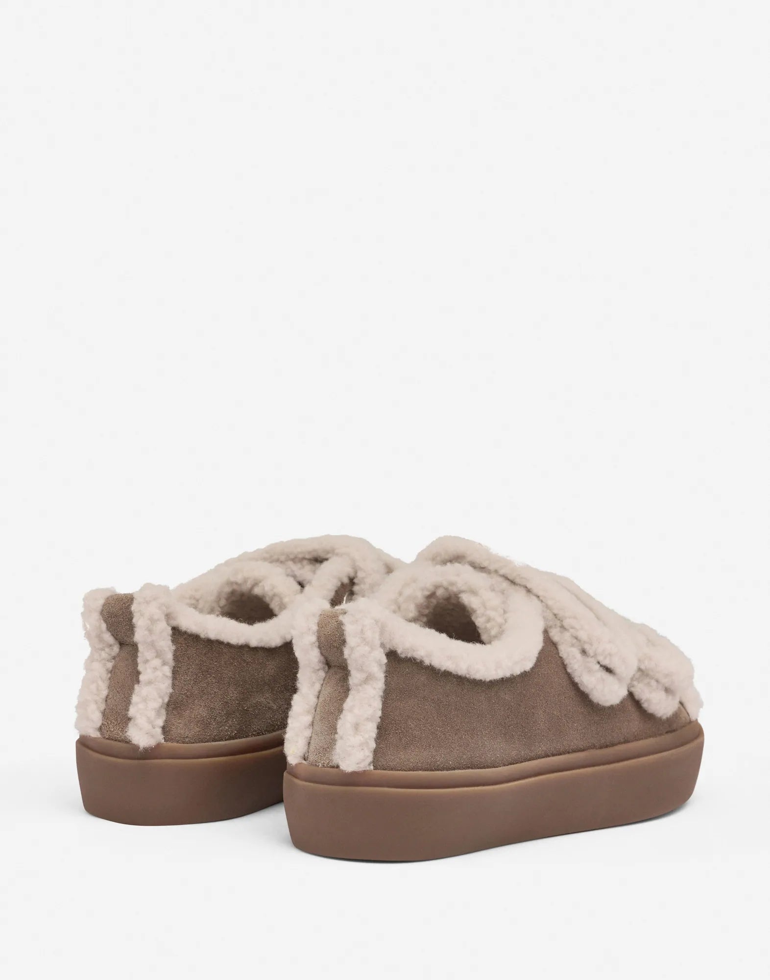 Inuikii naisten tennarit Shearling Low Velcro, ruskeanharmaa