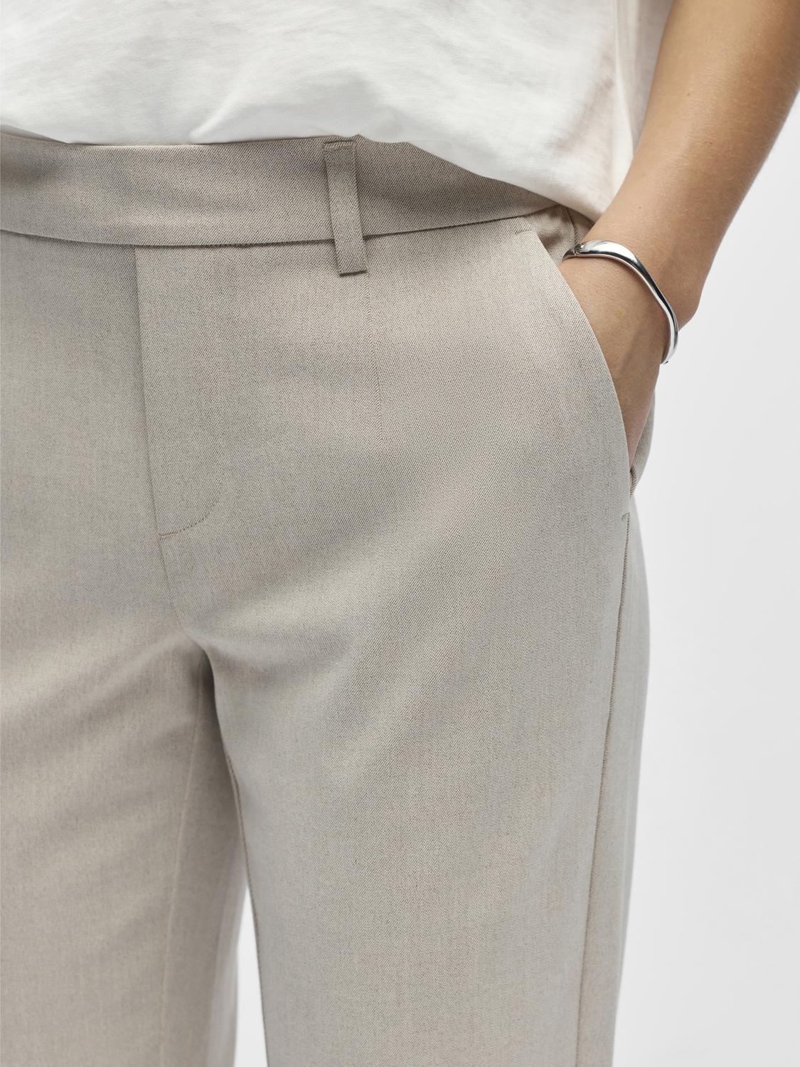 Object naisten housut Objlisa Slim Pant, Humus Melange, vaalean beige meleerattu sävy, kapea suora leikkaus, vyölenkit ja sivutasku.