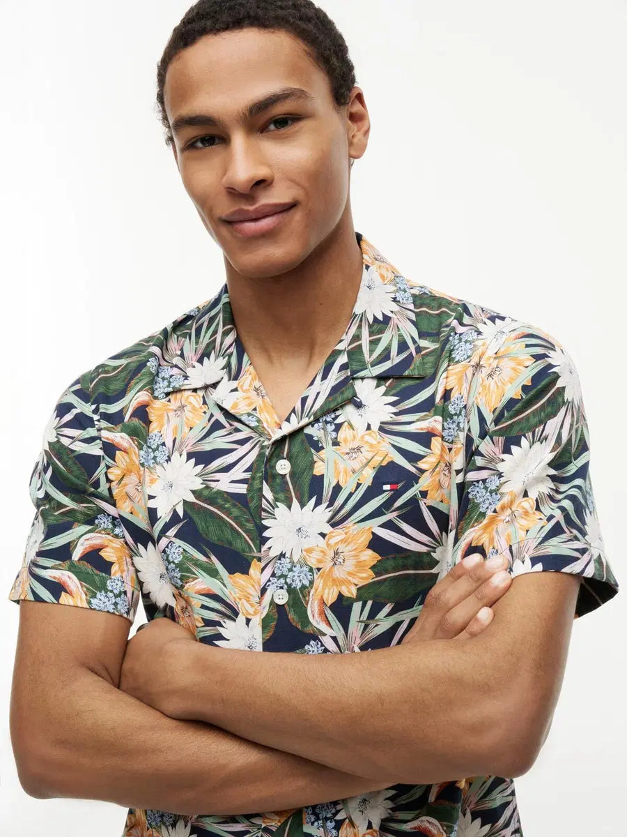 Tommy Hilfiger miesten lyhythihainen kauluspaita Tropical Print Linen Short Sleeve Shirt, vihreä kuosi