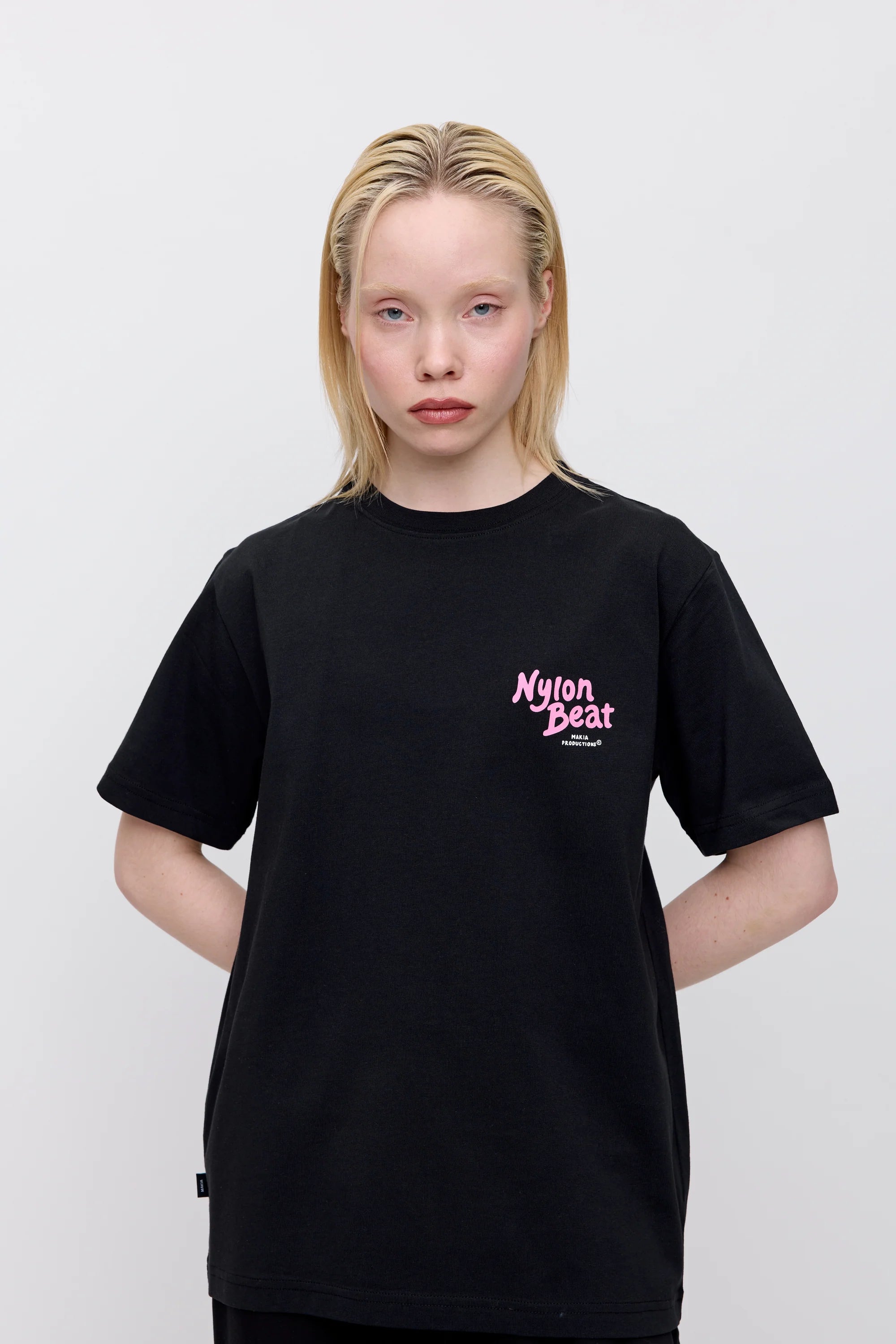 Makia x Nylon Beat t-paita Listen to T-shirt, musta