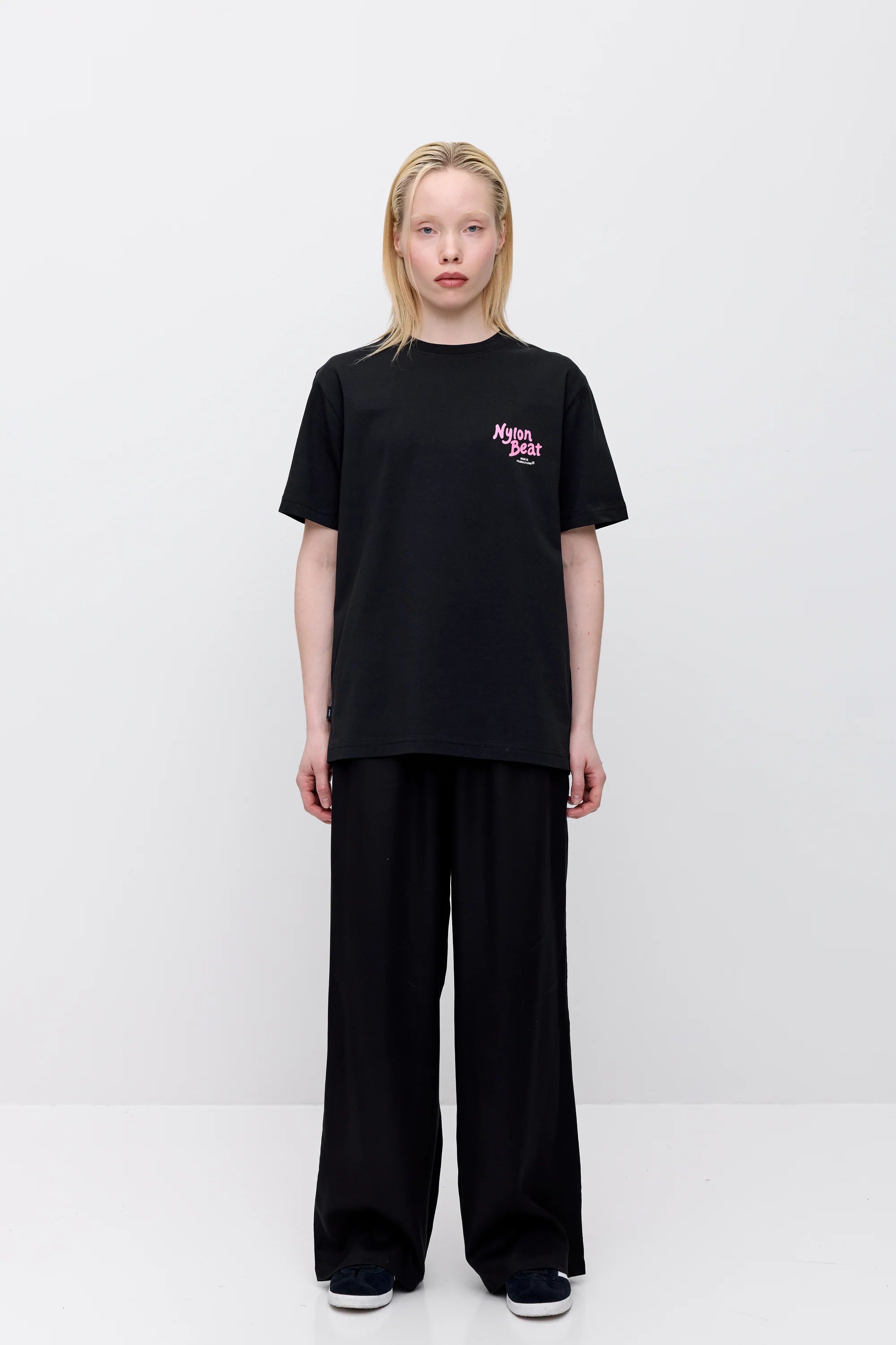 Makia x Nylon Beat t-paita Listen to T-shirt, musta