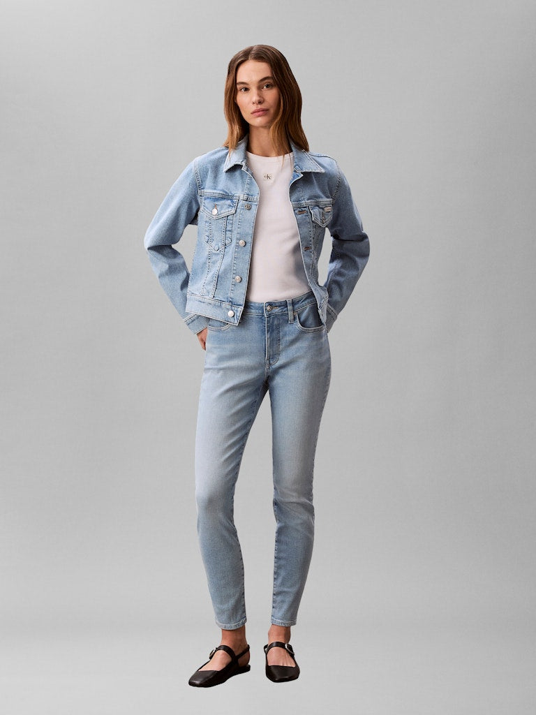 Calvin Klein Jeans naisten farkkutakki LS Classic Trucker Coastal Light, sininen indigo