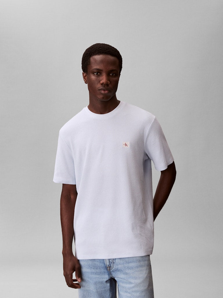 Calvin Klein Jeans miesten t-paita SS Waffle Badge Crewnk Tee, vaaleansininen