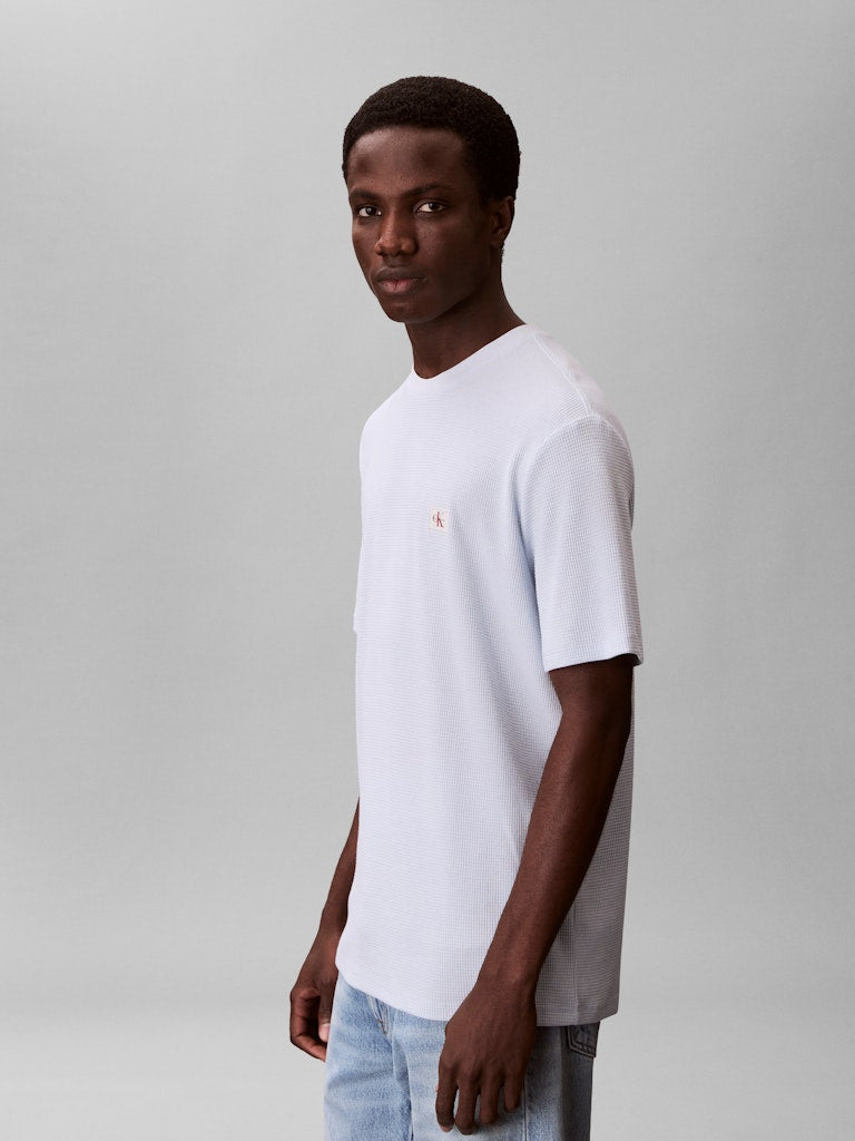 Calvin Klein Jeans miesten t-paita SS Waffle Badge Crewnk Tee, vaaleansininen