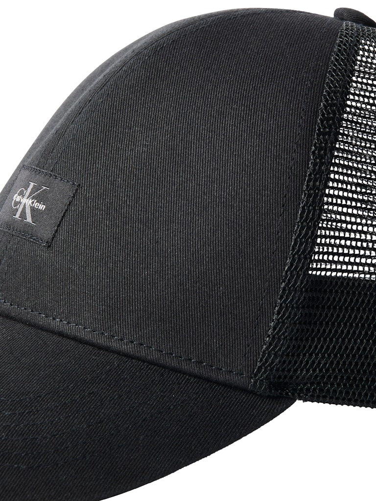 Calvin Klein Jeans lippis Monologo Woven Patch Trucker, musta