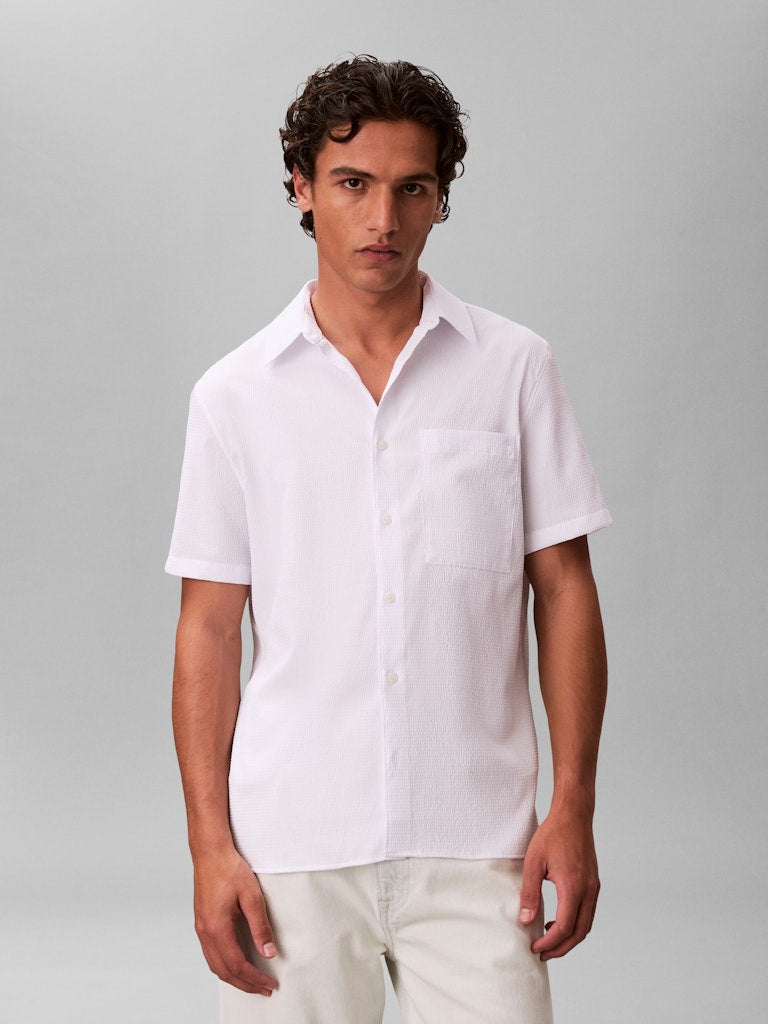 Calvin Klein Menswear miesten paita SS Solid Seersucker Classic Shirt, valkoinen