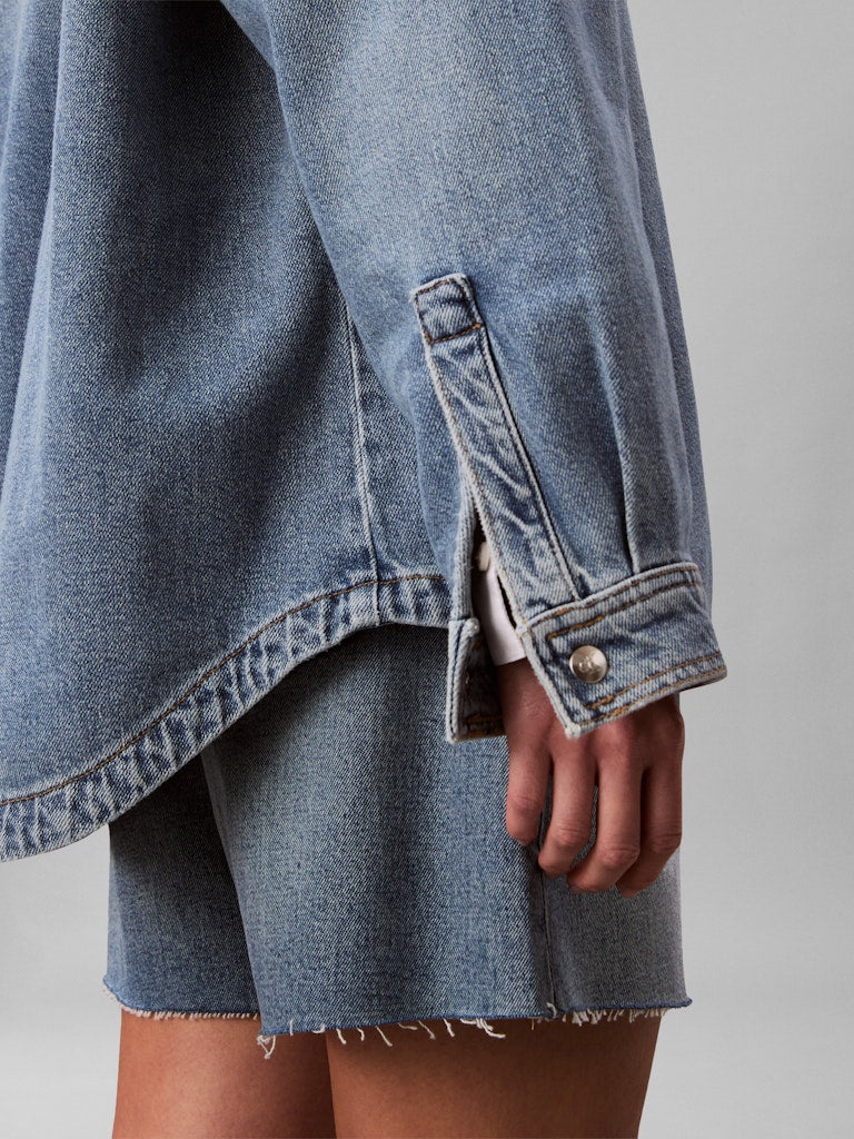 Calvin Klein Jeans naisten farkkupaita DENIM BOYFRIEND SHIRT OVERNIGHT, sininen