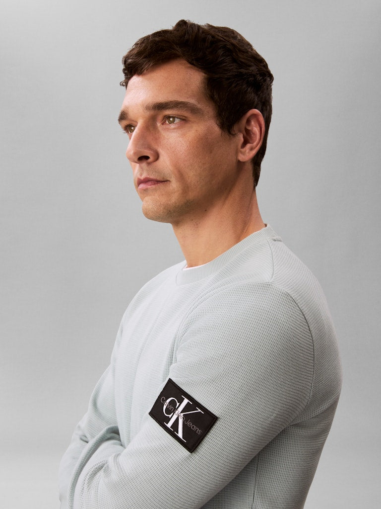 Calvin Klein Jeans miesten pitkähihainen paita Badge Waffle Tee, harmaa