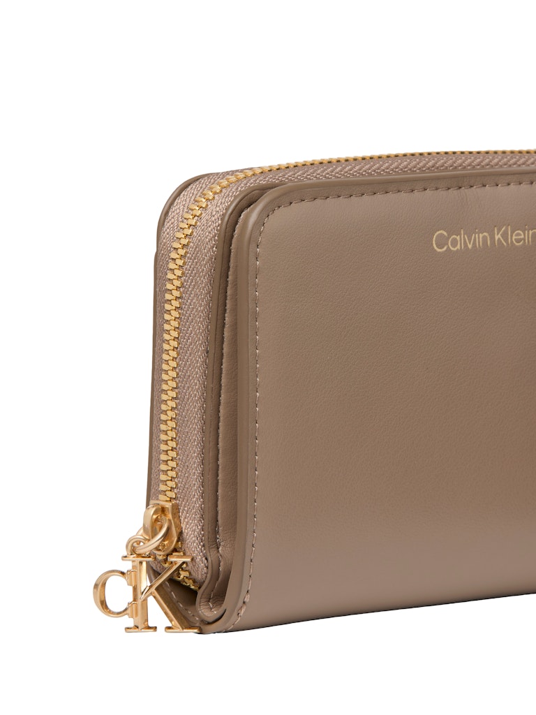Calvin Klein naisten lompakko CK Medium Flap Zip Around, beige