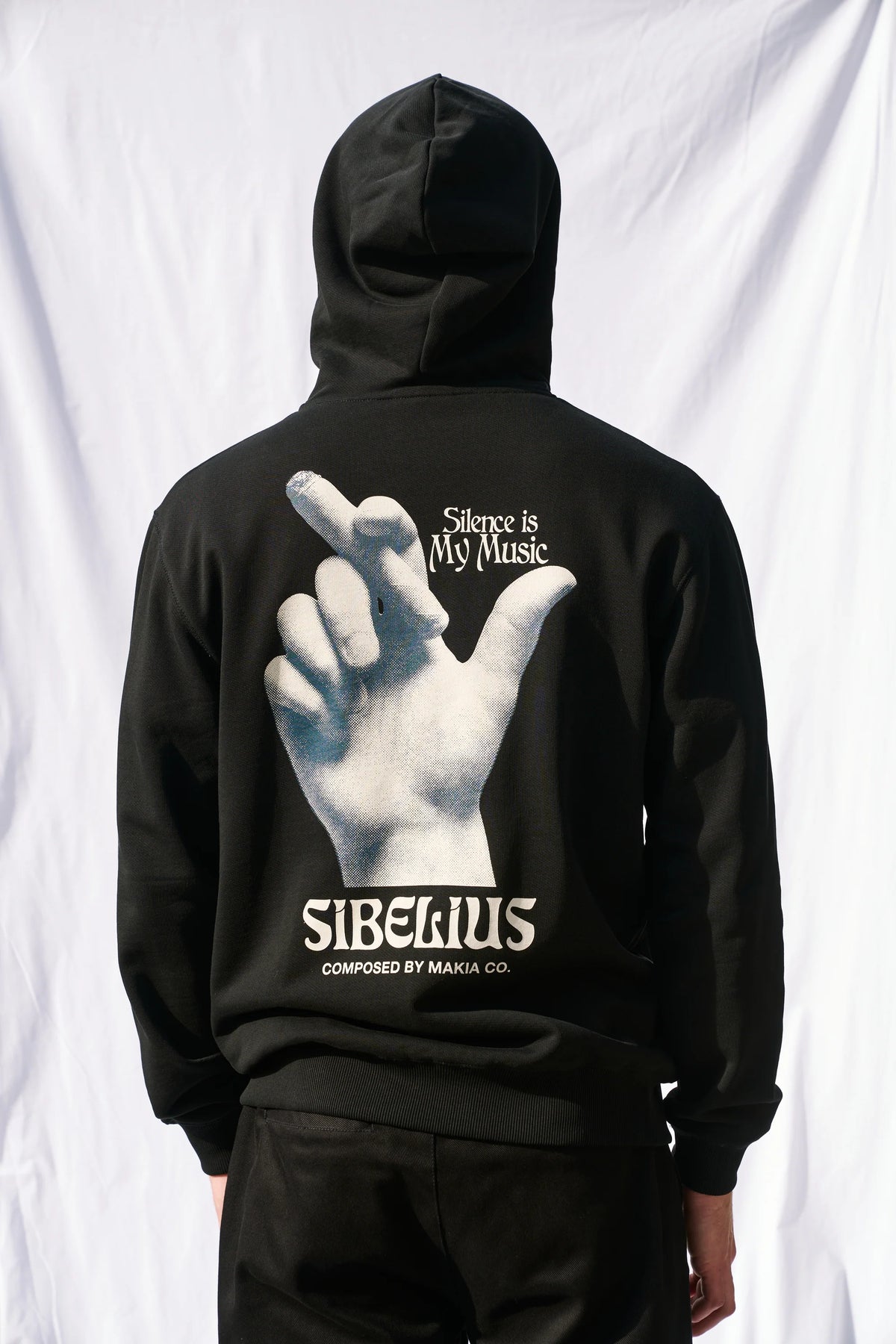 Makia x Sibelius miesten huppari Sibelius Silence Zip Hooded Sweatshirt, musta