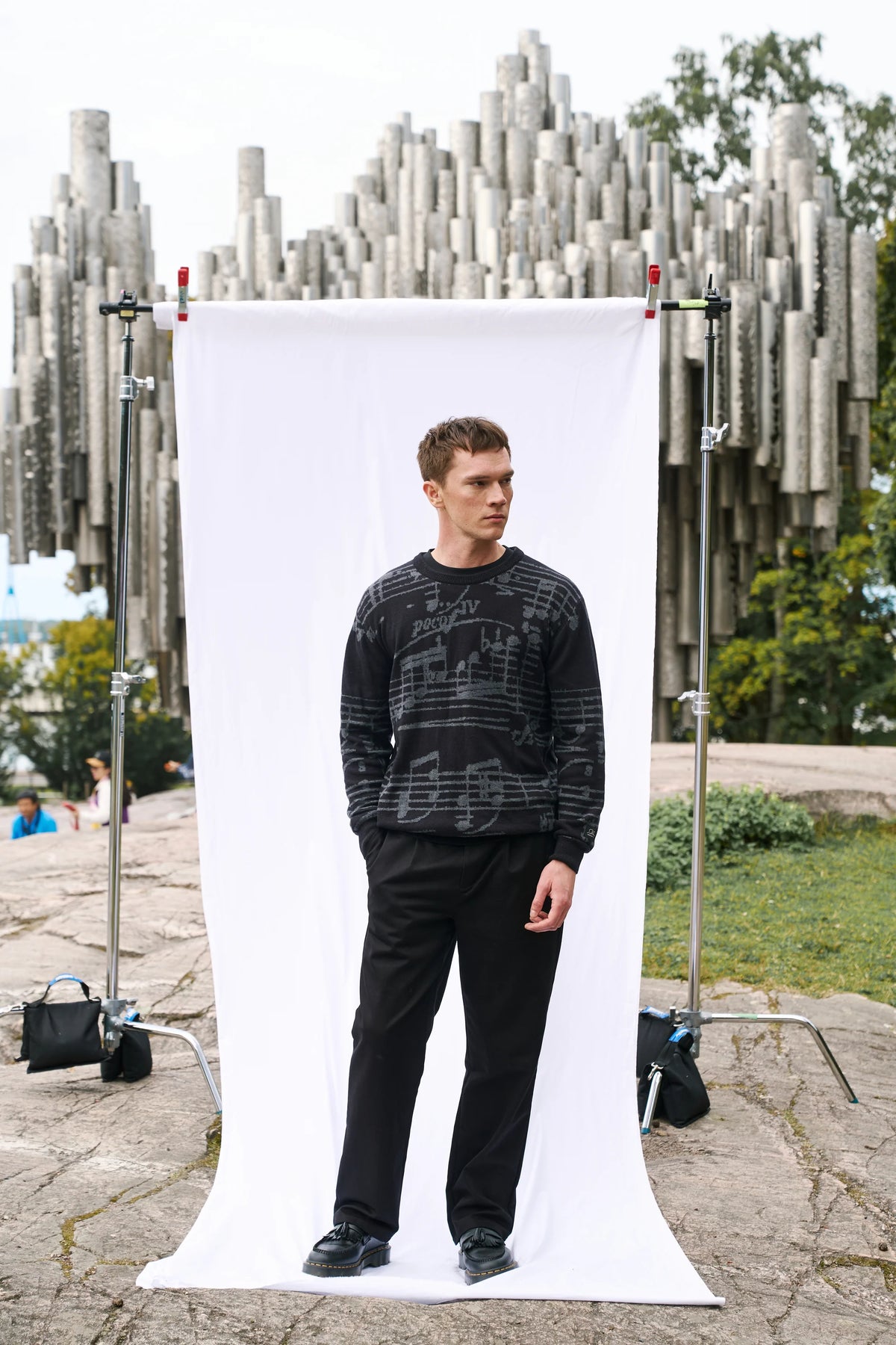 Makia x Sibelius miesten neulepusero Sibelius Note Knit, musta