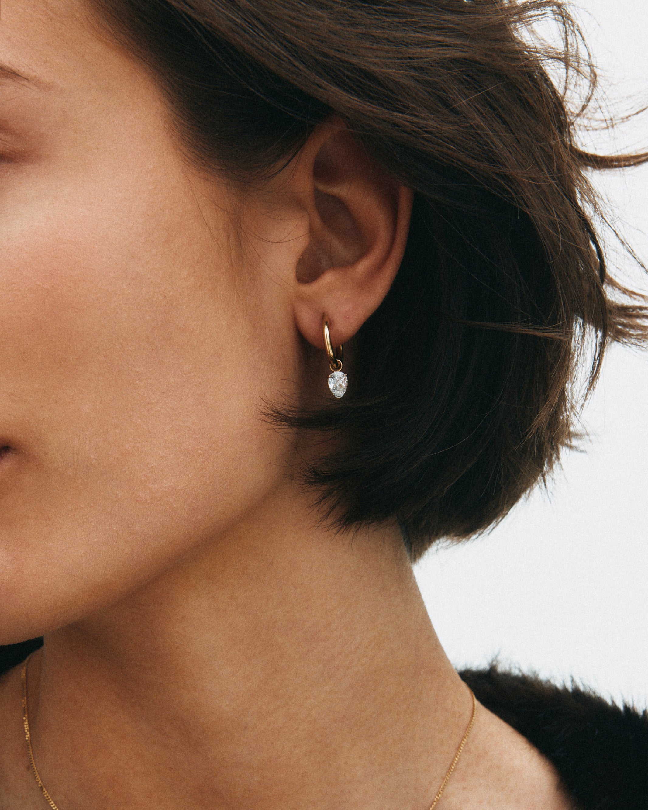 Edblad korvakorut Arrow Hoops L, Gold pleated